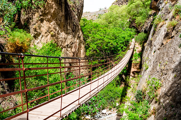 Puente Colgante en Ruta de Cahorros de Monachil
